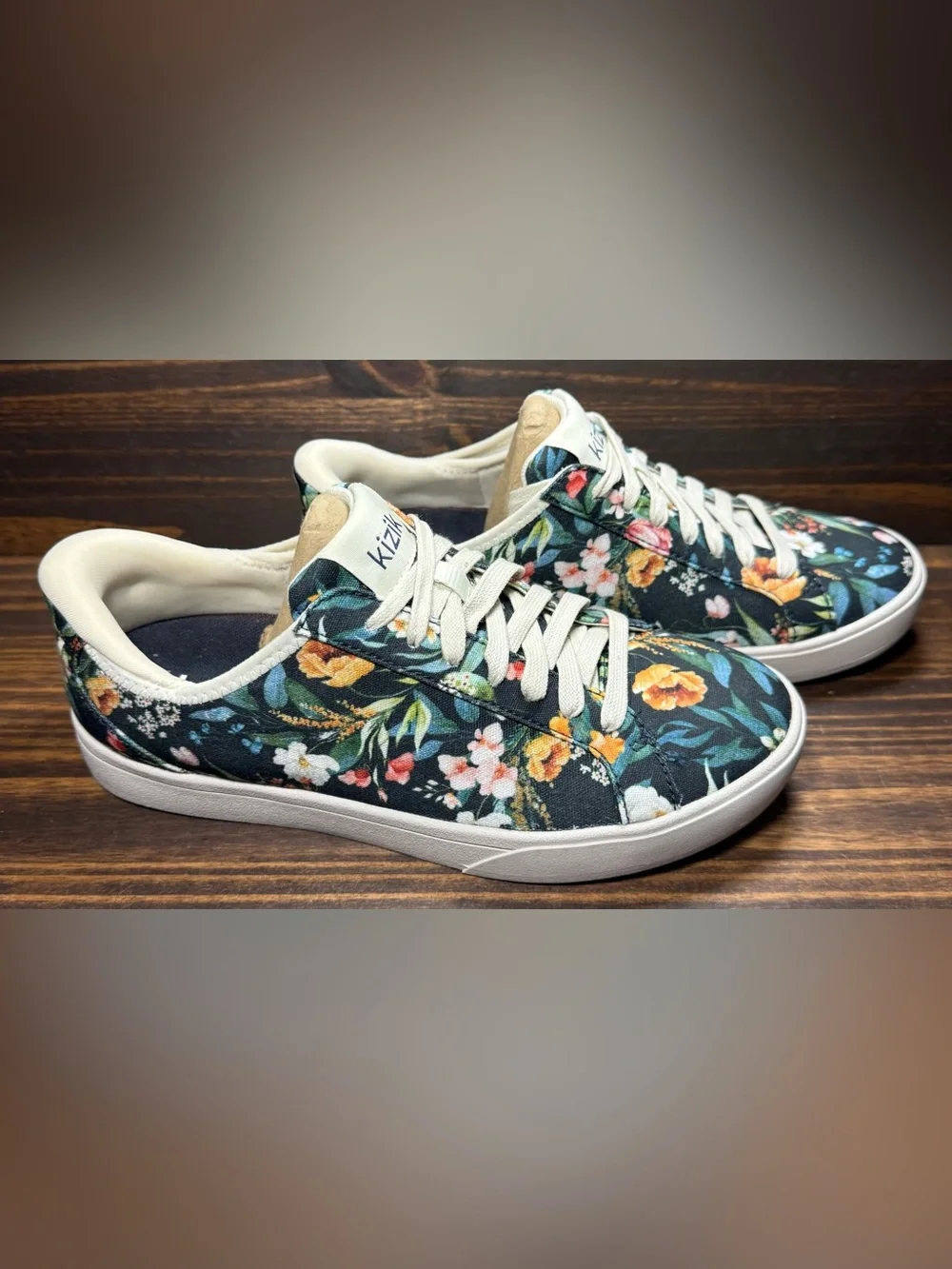 Kizik Irvine Women’s Size 6-7.5 Shoes Floral Athletic Sneakers Lightly Worn